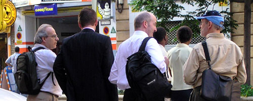 Participantes en INNOVATE paseando por Zaragoza