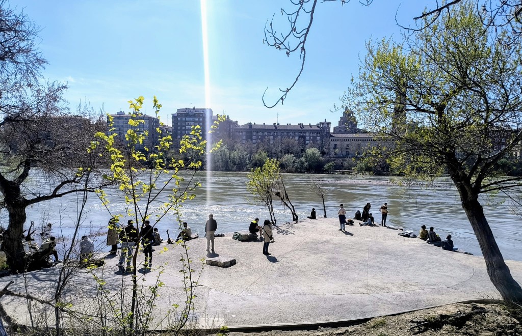 Orilla del Ebro bajo Puente de Piedra. M Gistaín