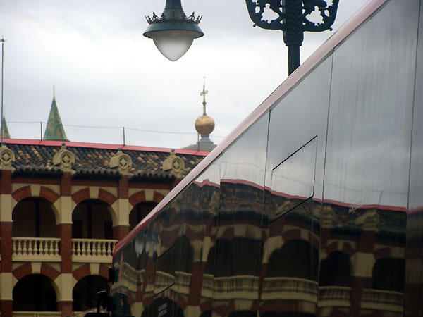 Bola dorada del edificio Pignatelli, sede del Gobierno de Aragón