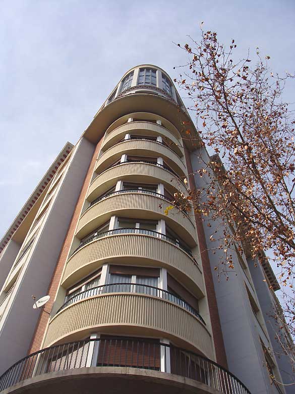 Edificio entre Paseo Pamplona y Doctor Cerrada en Zaragoza