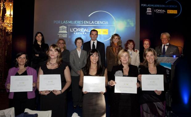 entrega_bolsas_investigacion_posdoctoral_l_oreal-unesco.jpg